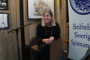 Linda Sundberg, redaktör för Sjöfartens arbetsmiljönämnds tidning är Stiftelsen Sveriges Sjömanshus litteraturpristagare 2017. 