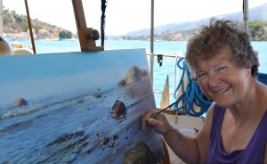 Elizabeth målar på svaj vid Poros