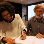 Deborah Shapiro och Rolf Bjelke signerar Vildmarkshav