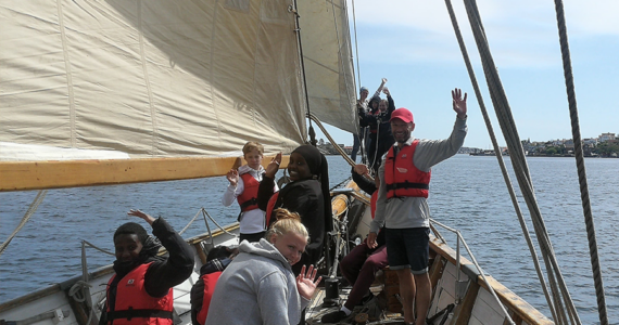 Unga utan sjövana får komma ut på havet tack vare Kryssarklubben och Svenskt Friluftsliv