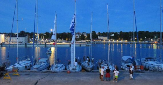 I år reserverade arrangören av den polska havskappseglingen runt Gotland 125 meter kaj i Visby hamn. Seglingen hade 37 startande båtar i år.